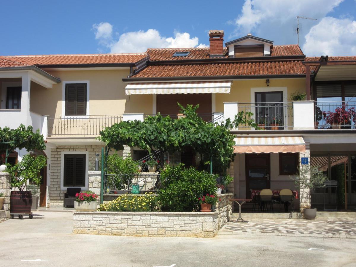 Haus Roko Apartment Ровин Екстериор снимка